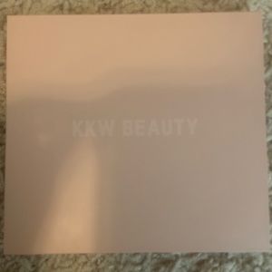 KKW beauty light highlight/bronzer palette